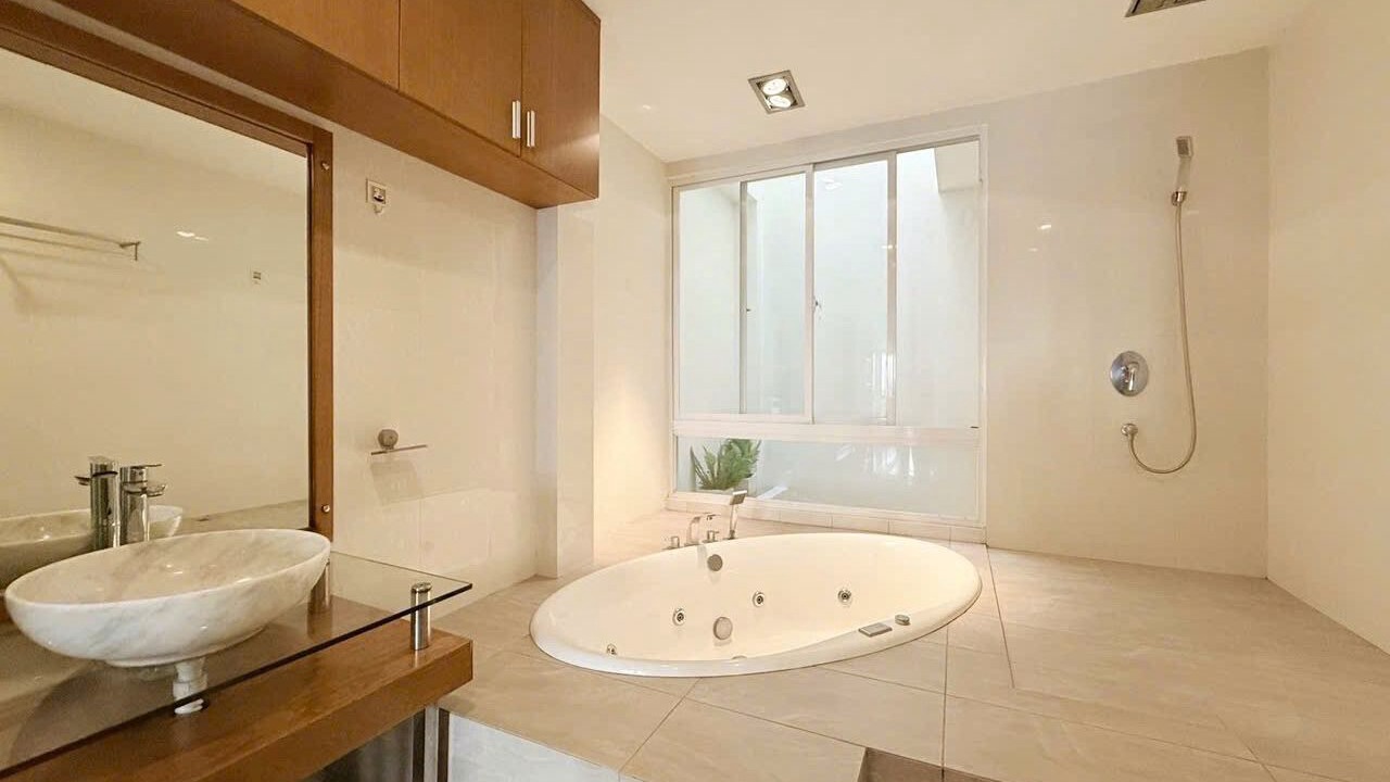 Photo of Bathroom in Ben Thanh