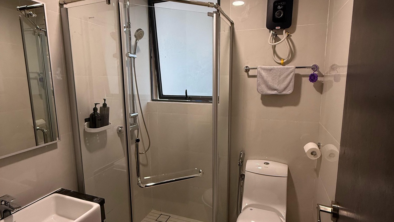 Photo of Bathroom in Central District
