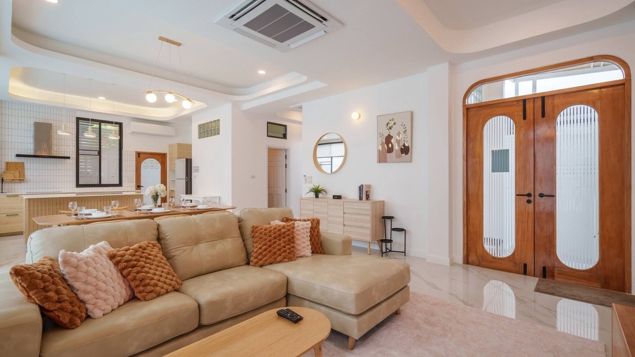 Photo of Livingroom in Khlong Tan Nuea