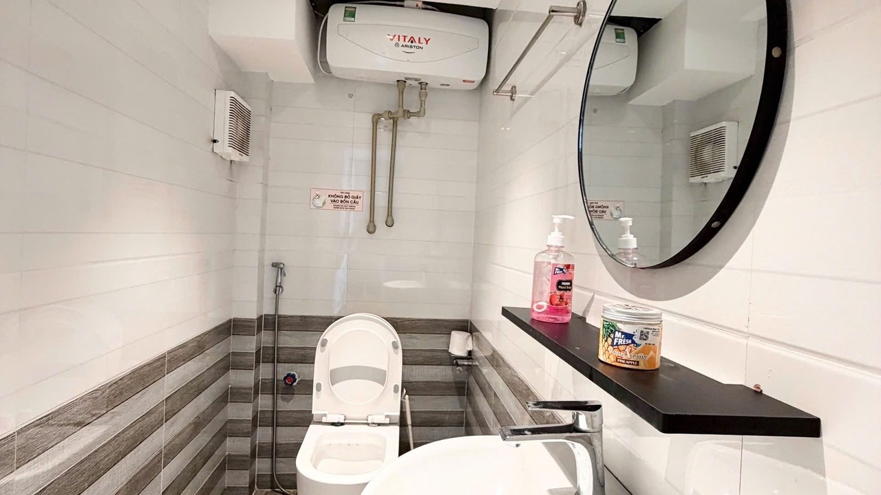 Photo of Bathroom in Tay Ho
