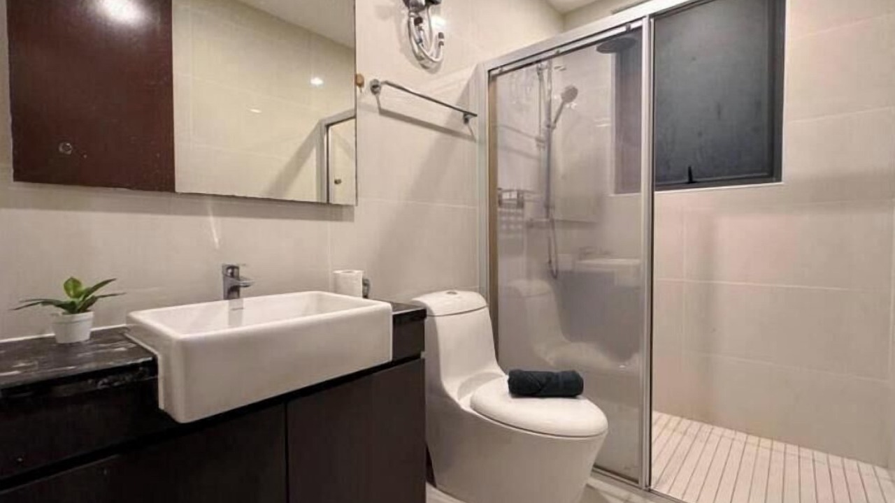Photo of Bathroom in Central District