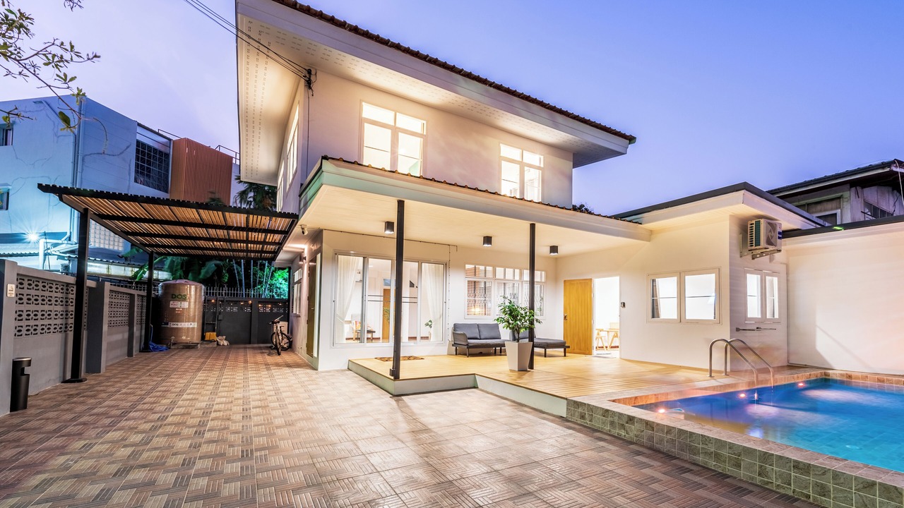 Photo of Outdoor in Phra Khanong Nuea