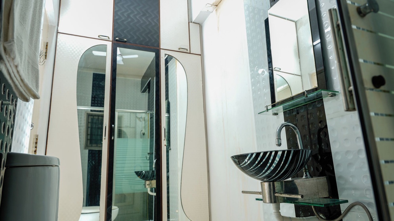 Photo of Bathroom in Ekkatuthangal