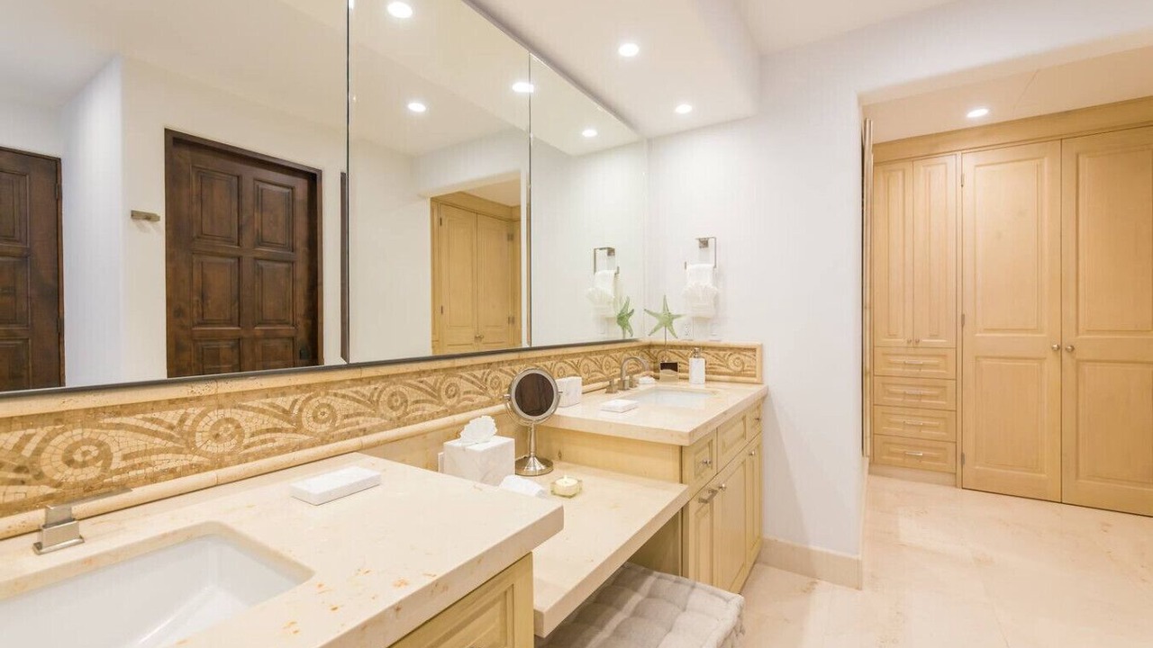 Photo of Bathroom in Buzzards