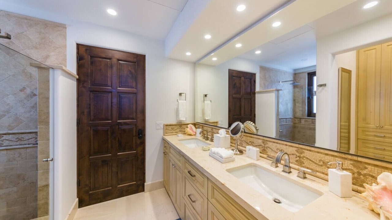 Photo of Bathroom in Buzzards