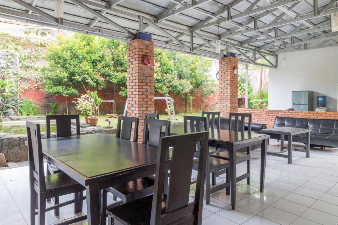 Photo of Patio Balcony in Bogor Tengah