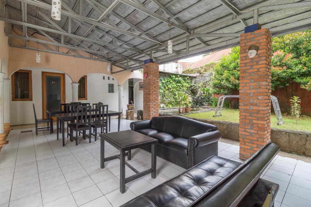 Photo of Patio Balcony in Bogor Tengah