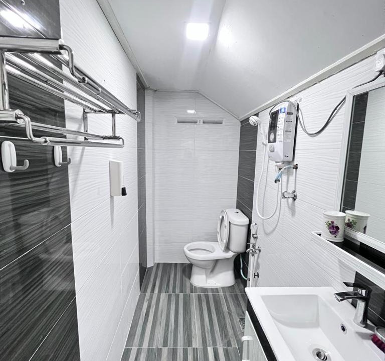 Photo of Bathroom in Kampung Ru Muda
