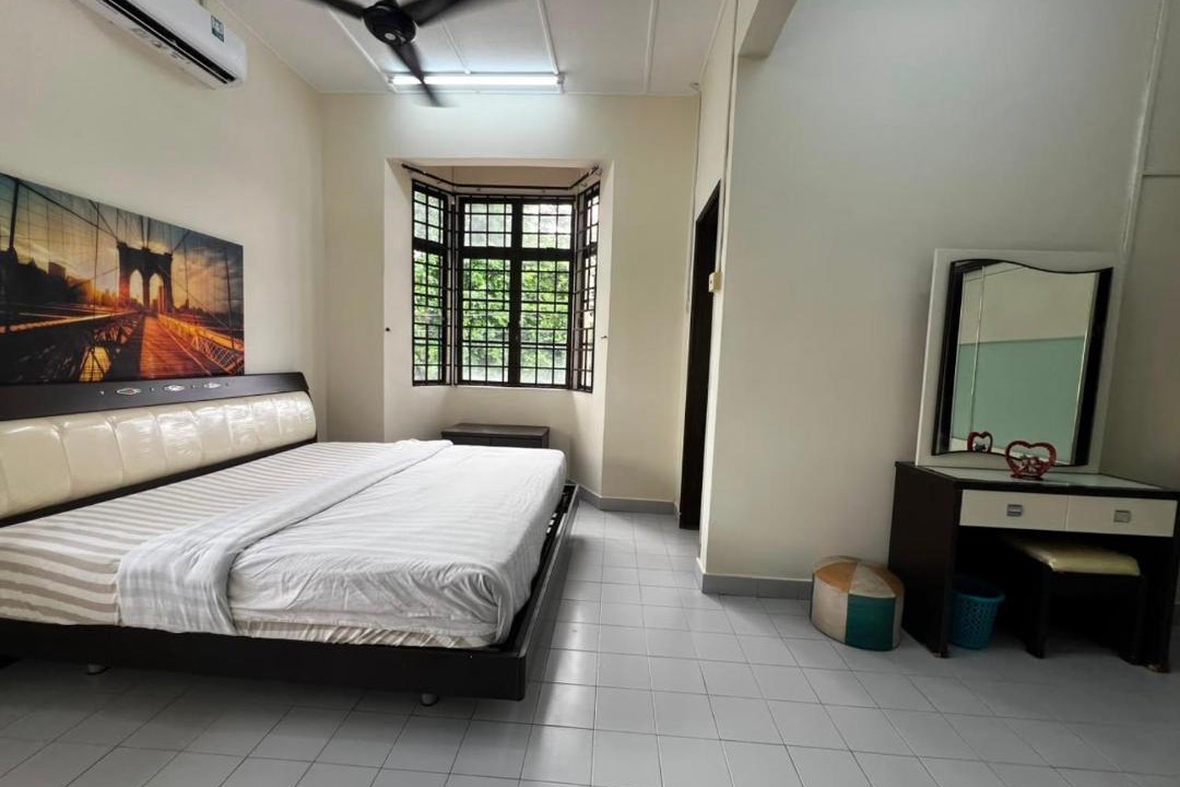 Photo of Bedroom in Taman Desa Cemerlang