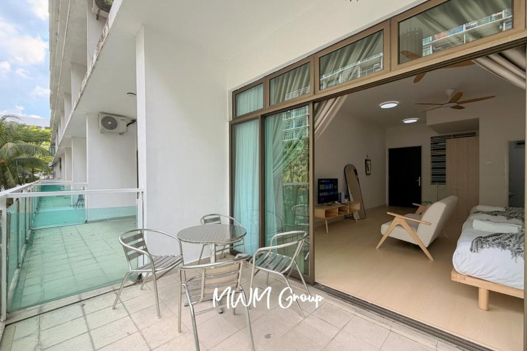 Photo of Patio Balcony in Taman Mount Austin