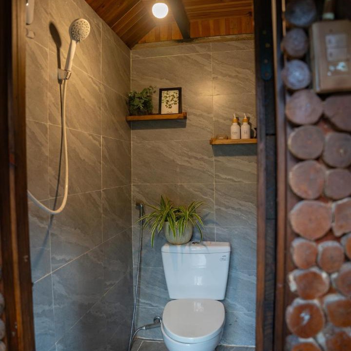 Photo of Bathroom in Lac Duong