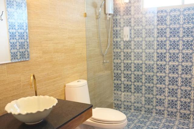 Photo of Bathroom in Thanon Nakhon Chai Si