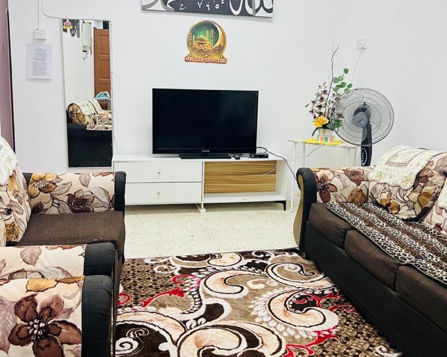 Photo of Livingroom in Kampung Menteri Road