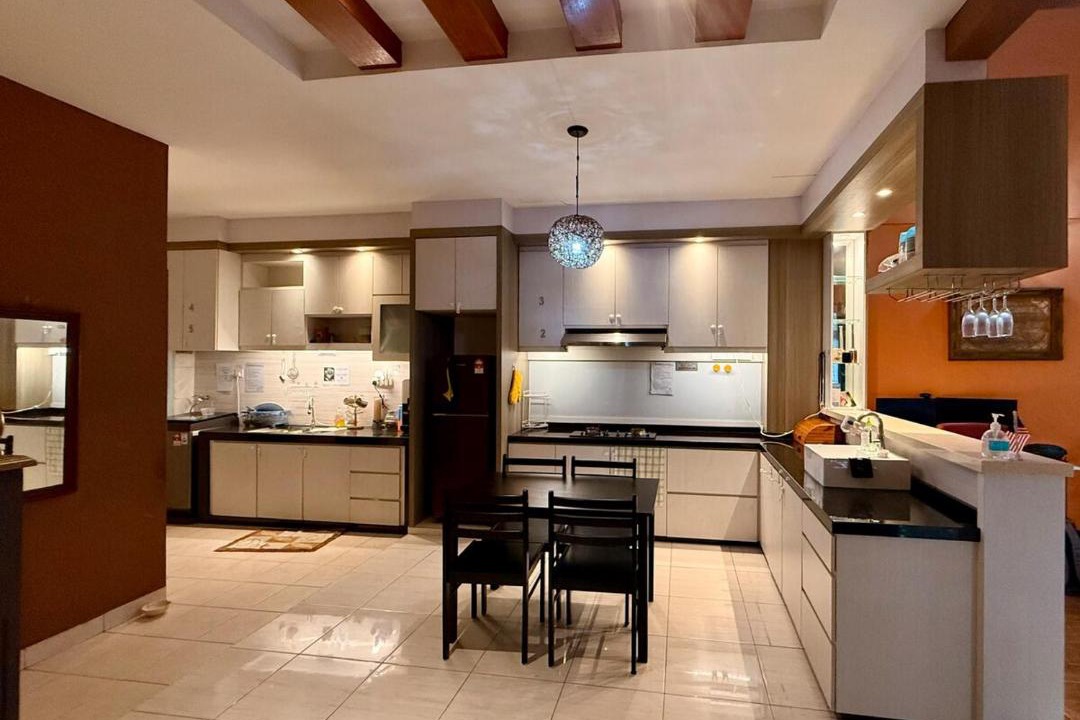 Photo of Kitchen in Taman Mount Austin