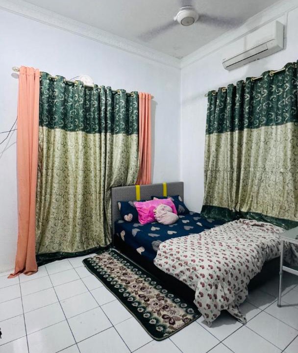 Photo of Bedroom in Kampung Tambalugu