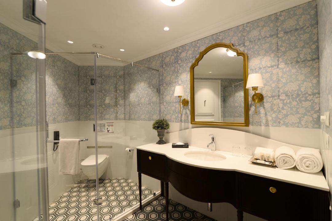 Photo of Bathroom in The Mall Road