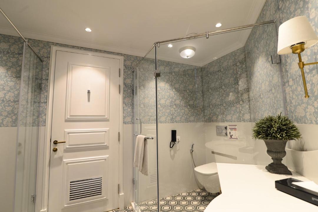 Photo of Bathroom in The Mall Road