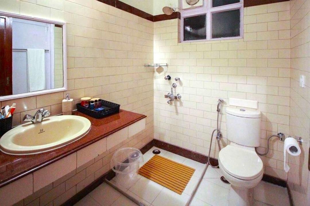 Photo of Bathroom in The Mall Road