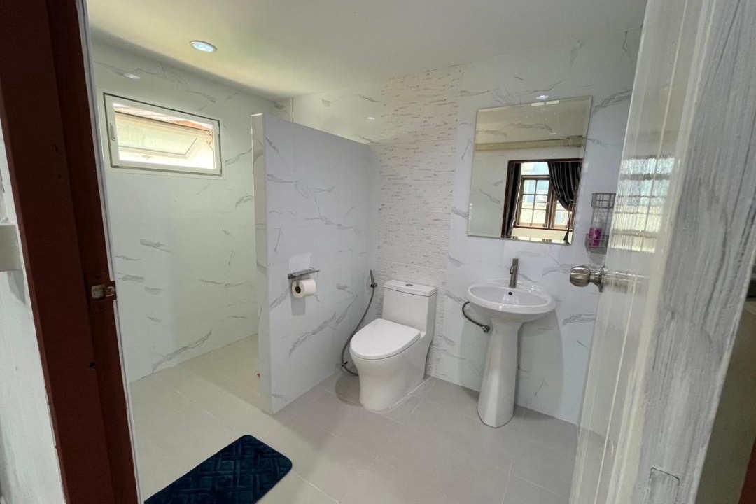 Photo of Bathroom in Taling Chan