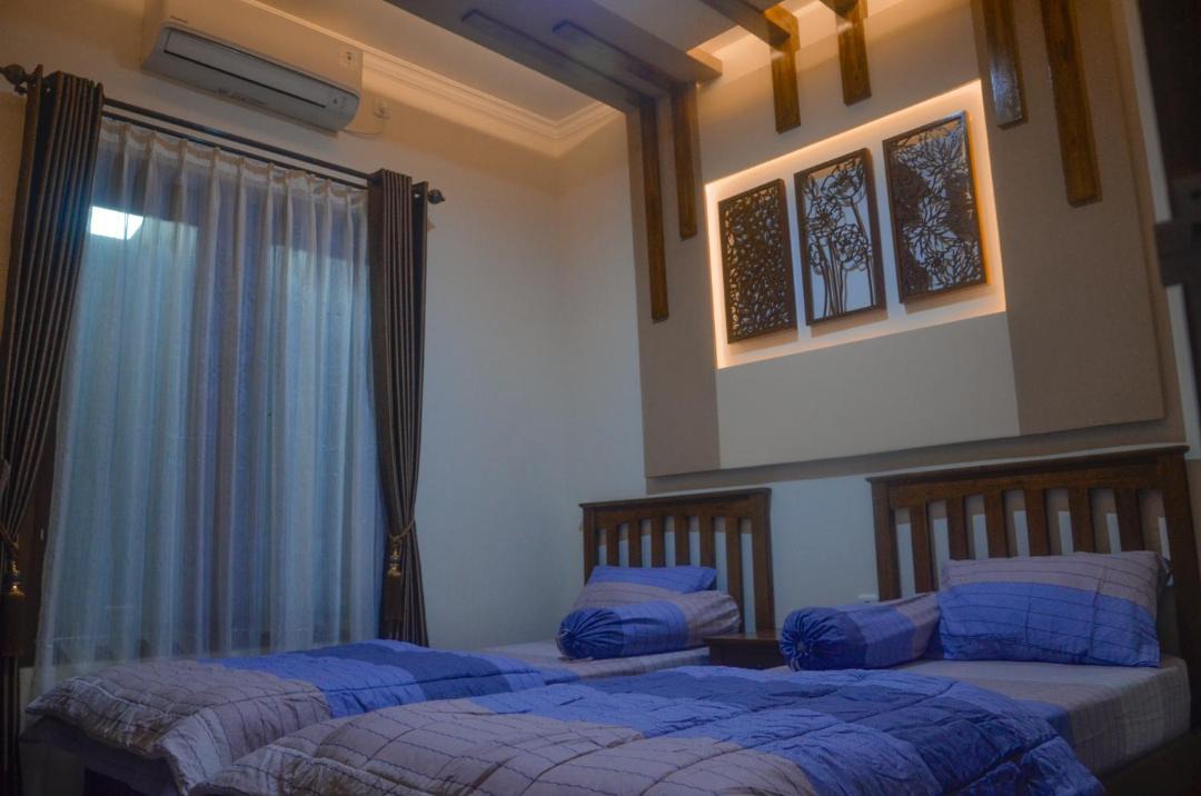 Photo of Bedroom in Wirobrajan