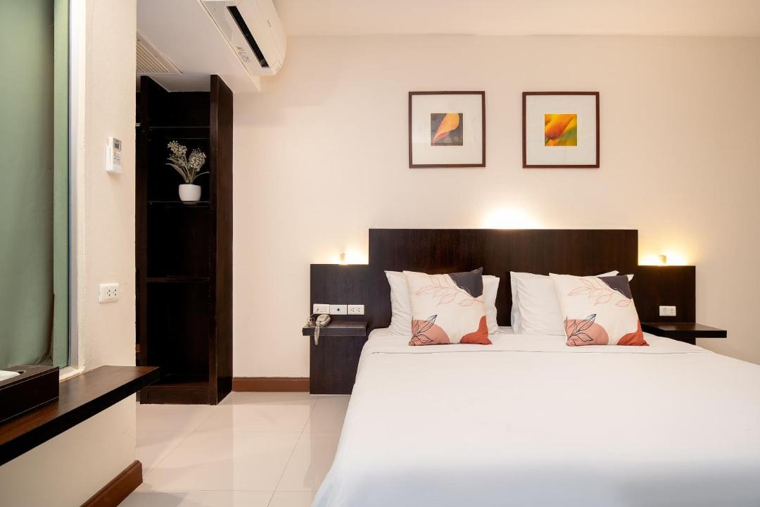 Photo of Bedroom in Khanna Yao