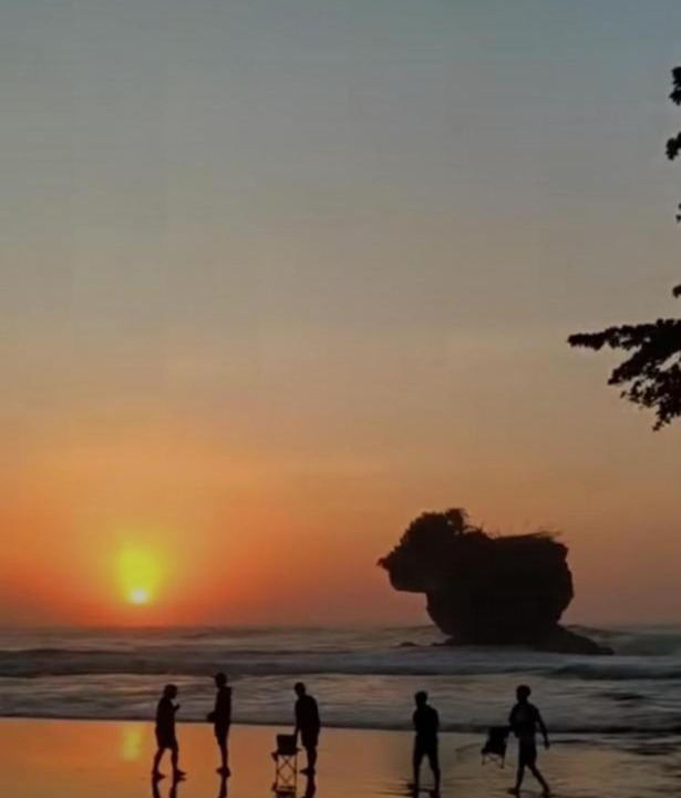 Photo of Human In Picture in Cimerak