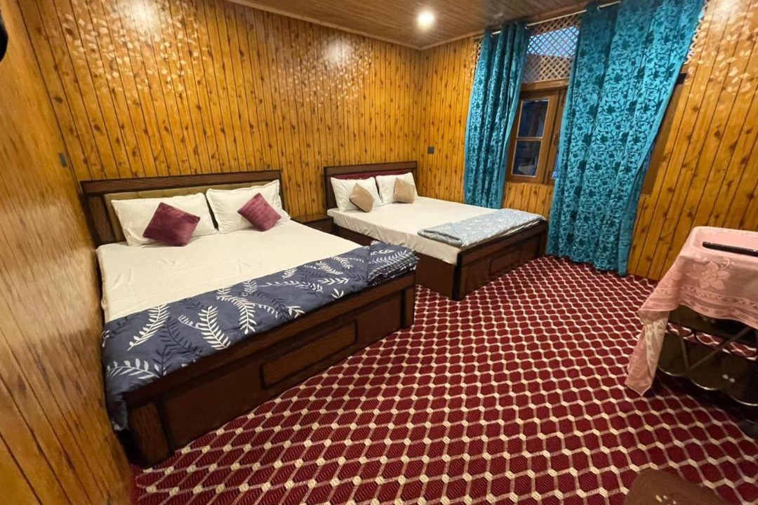 Photo of Bedroom in Dal Lake