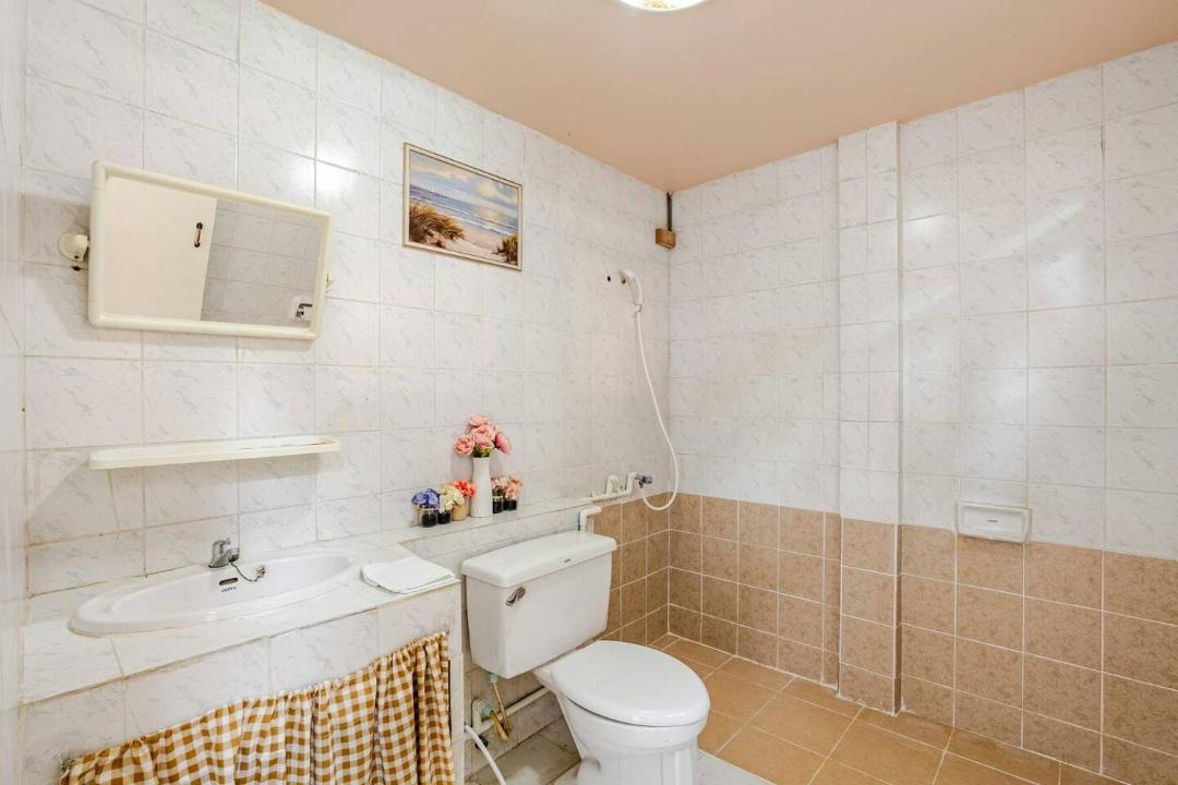 Photo of Bathroom in Khanna Yao
