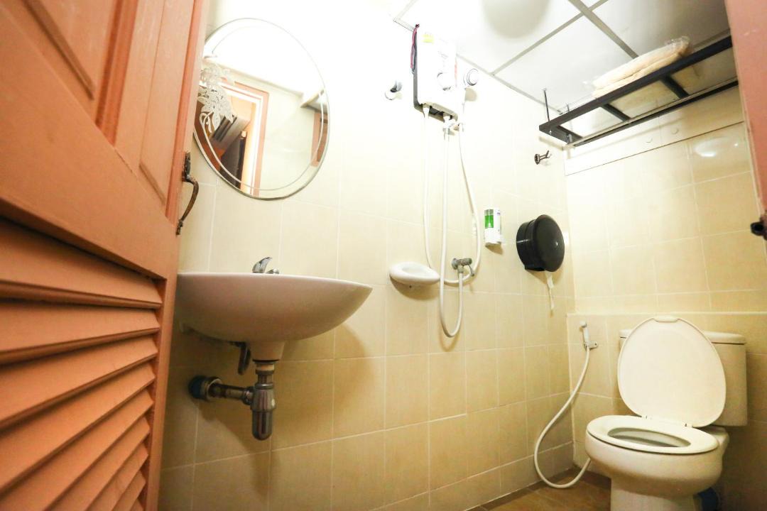 Photo of Bathroom in Khanna Yao
