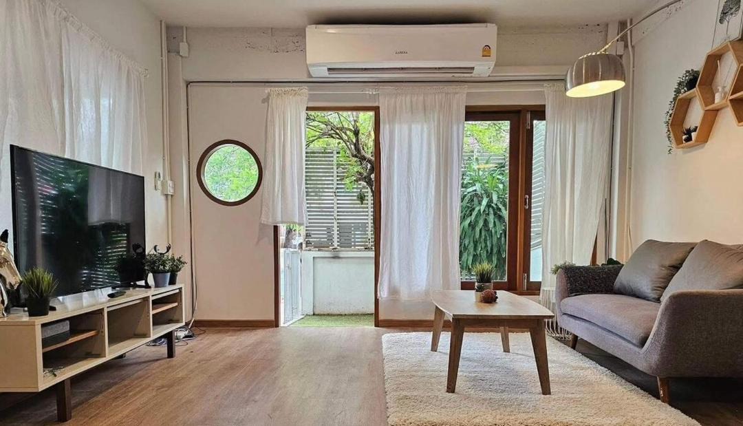 Photo of Livingroom in Khlong Tan Nuea