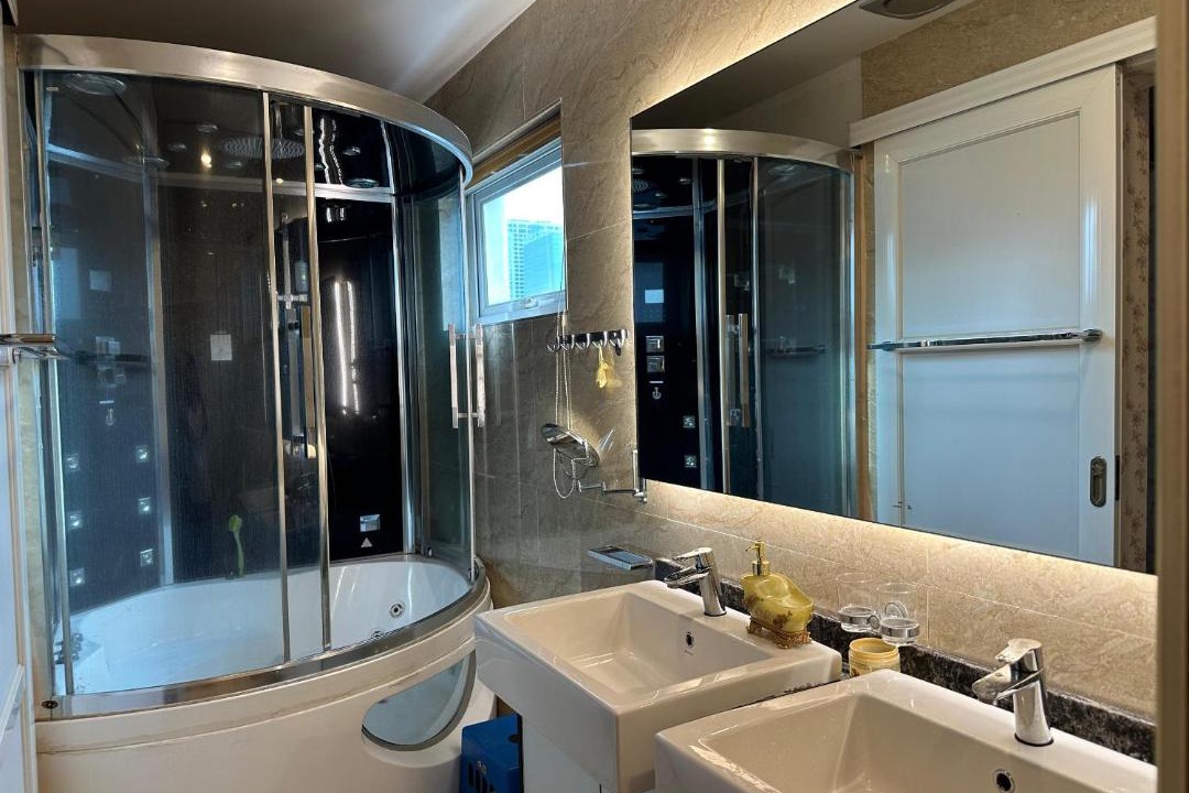Photo of Bathroom in Central District
