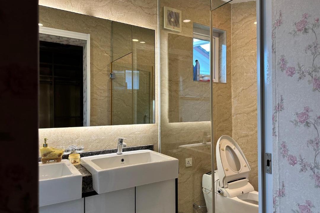 Photo of Bathroom in Central District