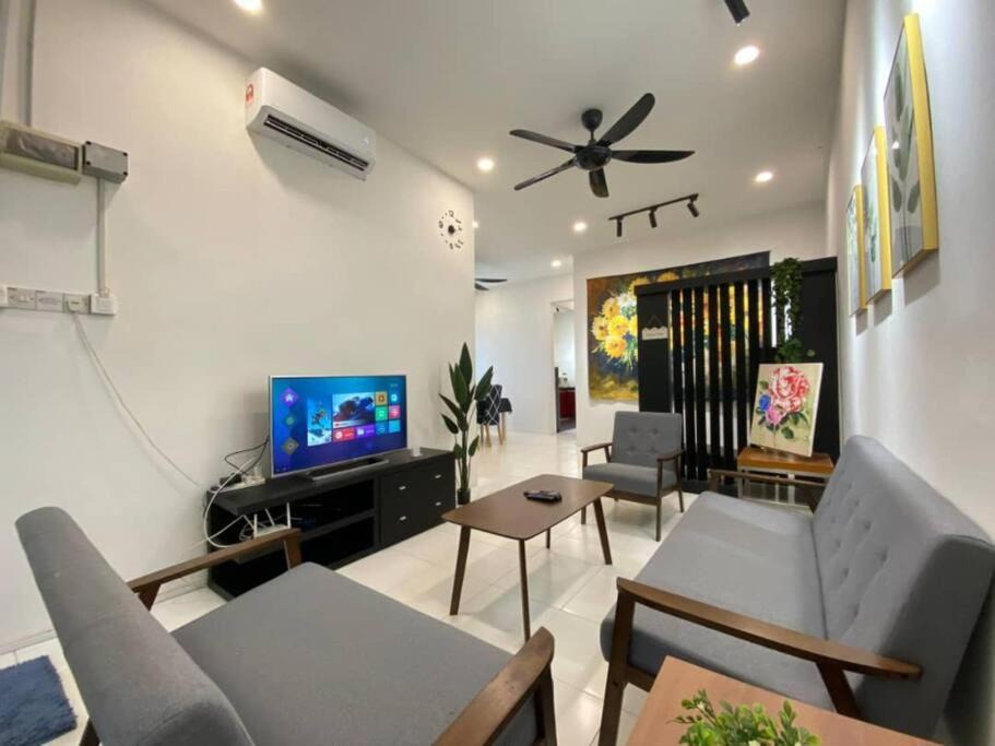 Photo of Livingroom in Batu Enam