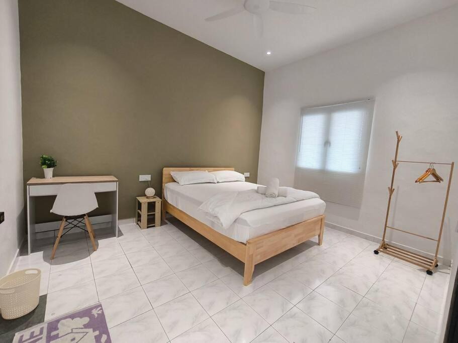Photo of Bedroom in Batu Pahat