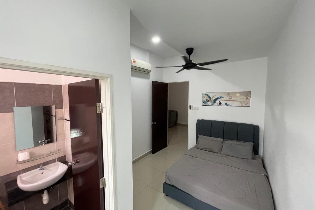 Photo of Bedroom in Taman Mount Austin