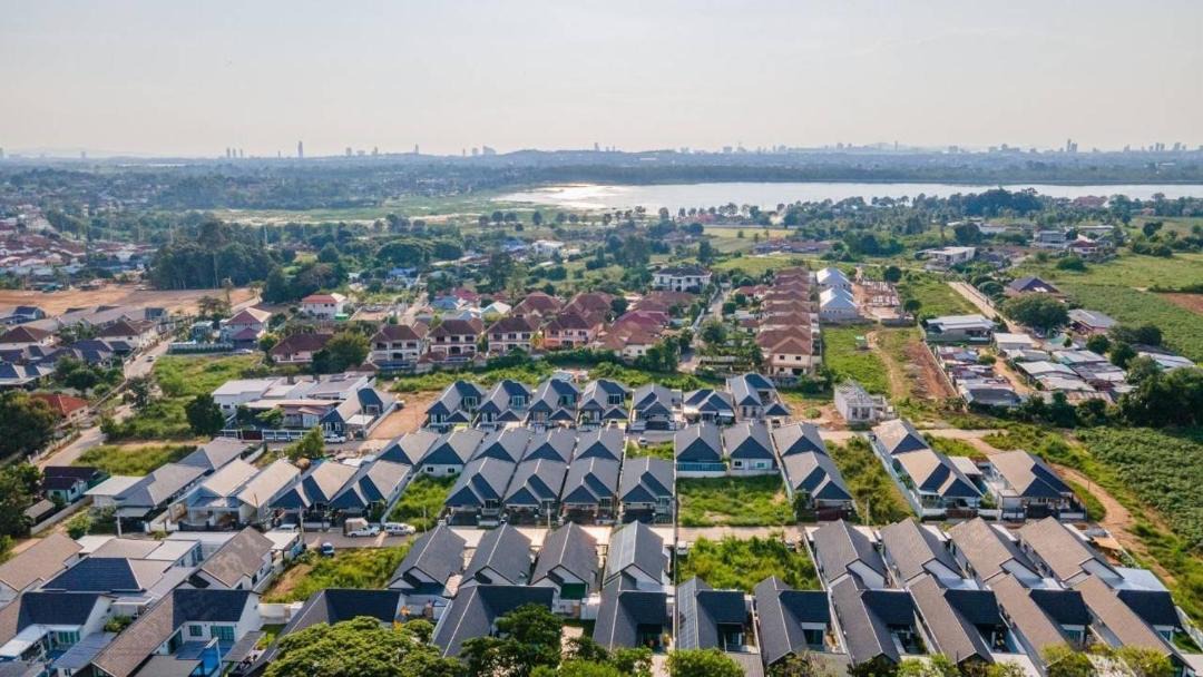 Photo of Buildings in Pong