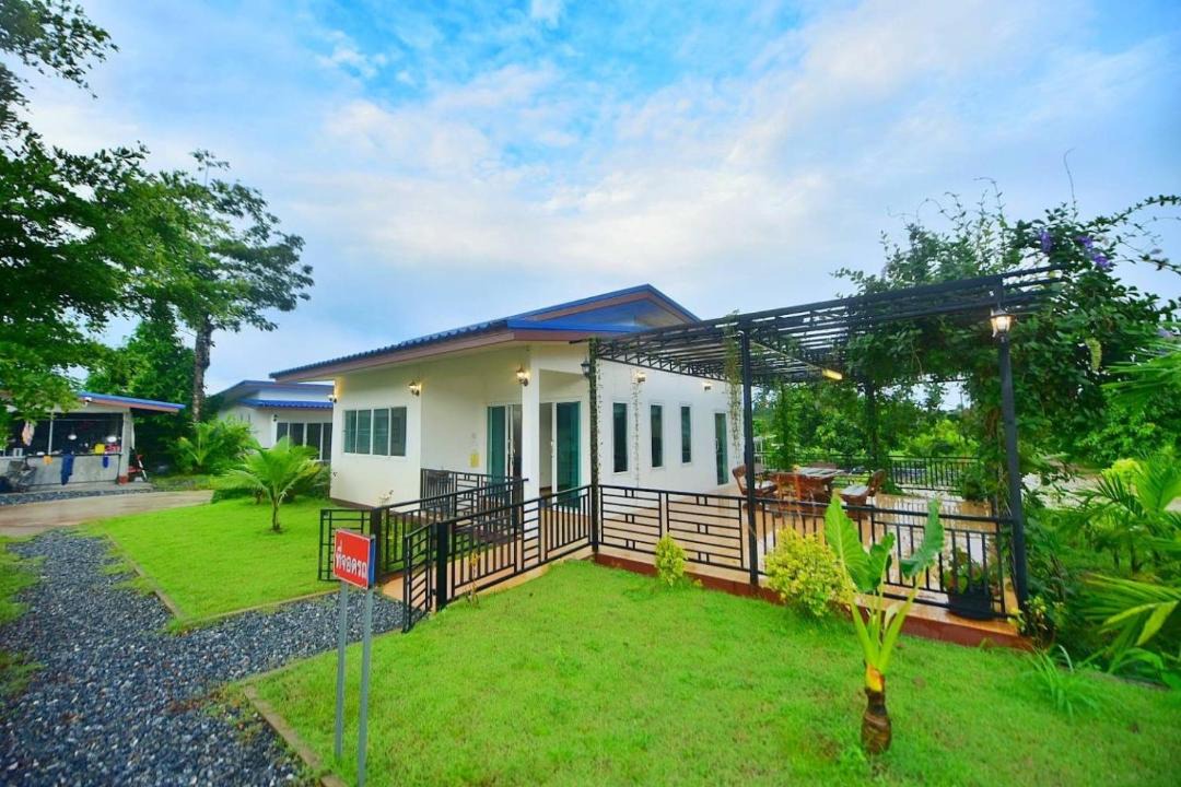 Photo of Buildings in Khao Chamao