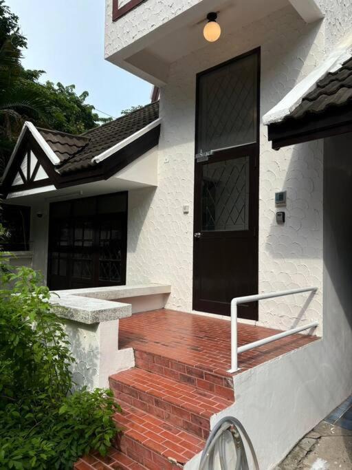 Photo of Others in Samsen Nai