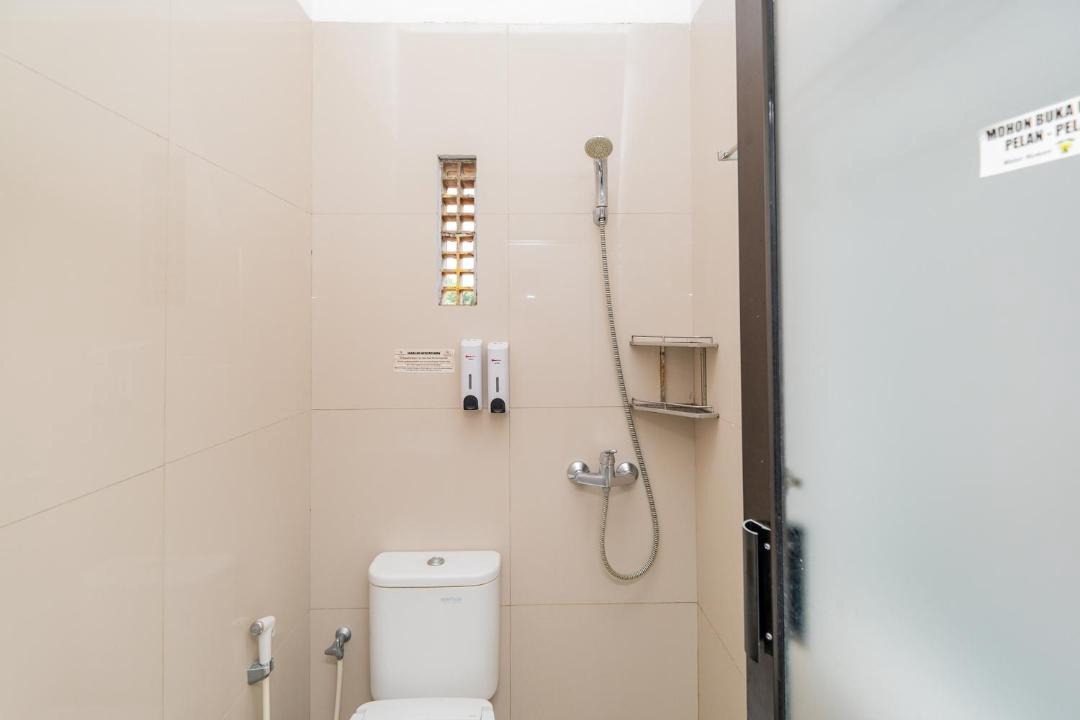 Photo of Bathroom in Dinoyo