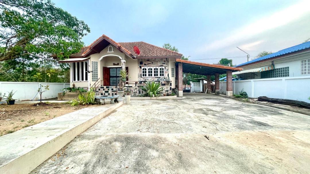 Photo of Buildings in Uthai Thani
