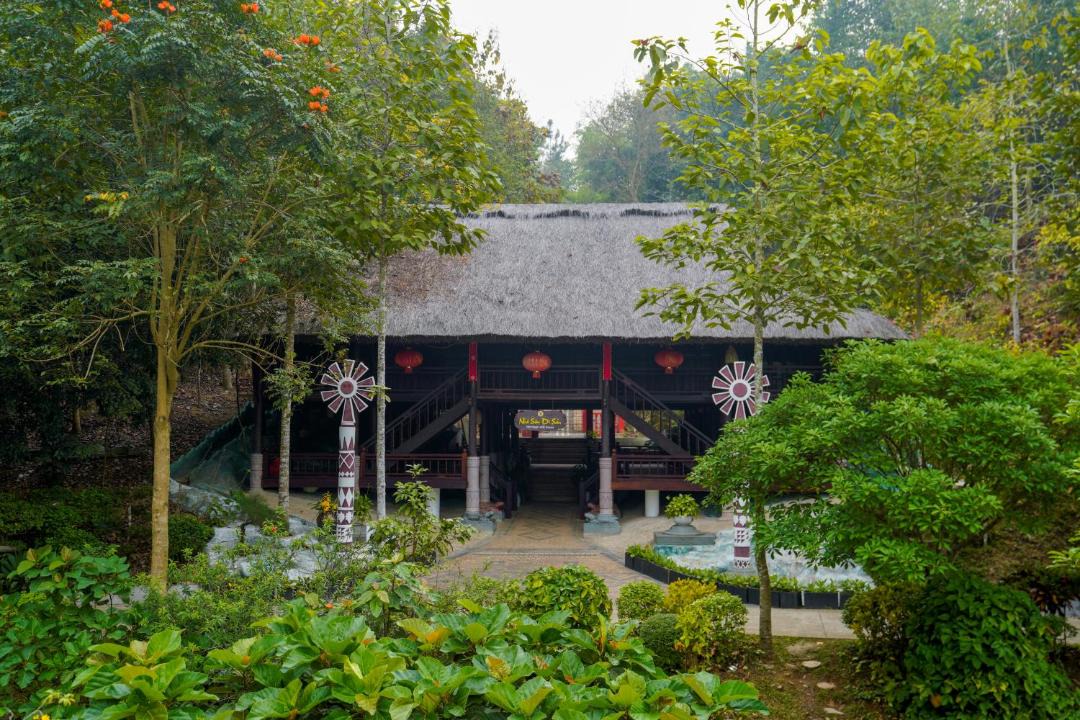 Photo of Others in Cao Phong