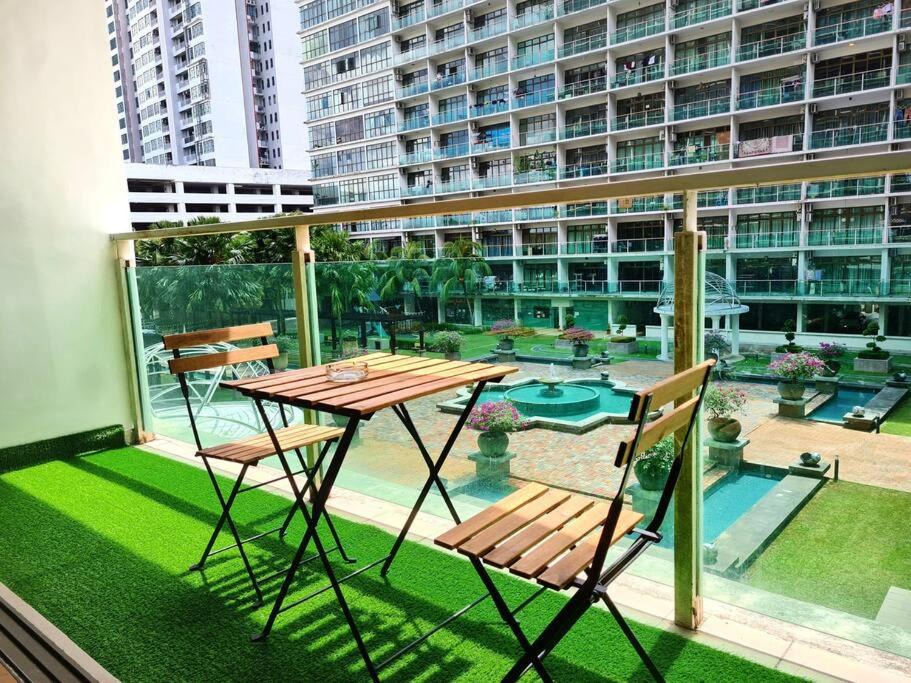 Photo of Patio Balcony in Taman Mount Austin