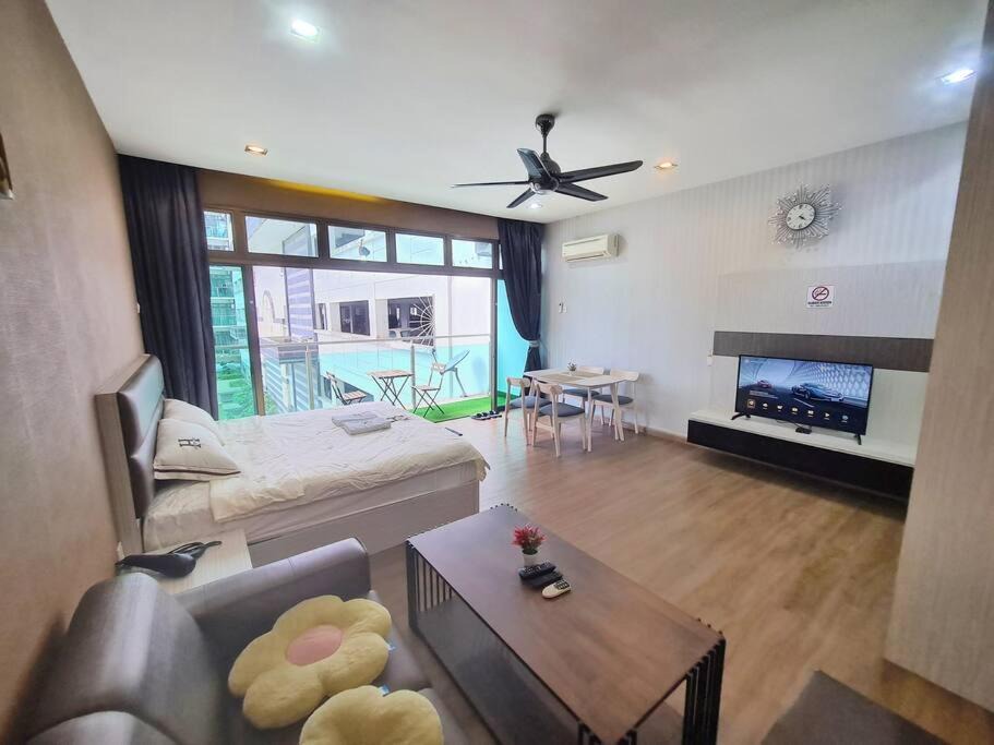 Photo of Livingroom in Taman Mount Austin