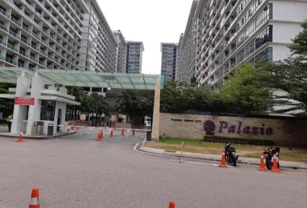 Photo of Buildings in Taman Mount Austin