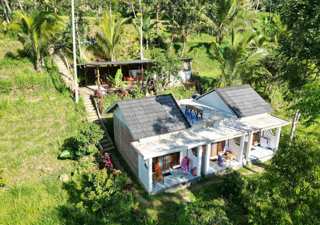 Photo of Buildings in Tetebatu