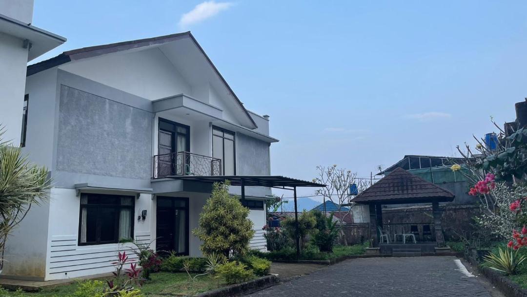 Photo of Buildings in Cipanas