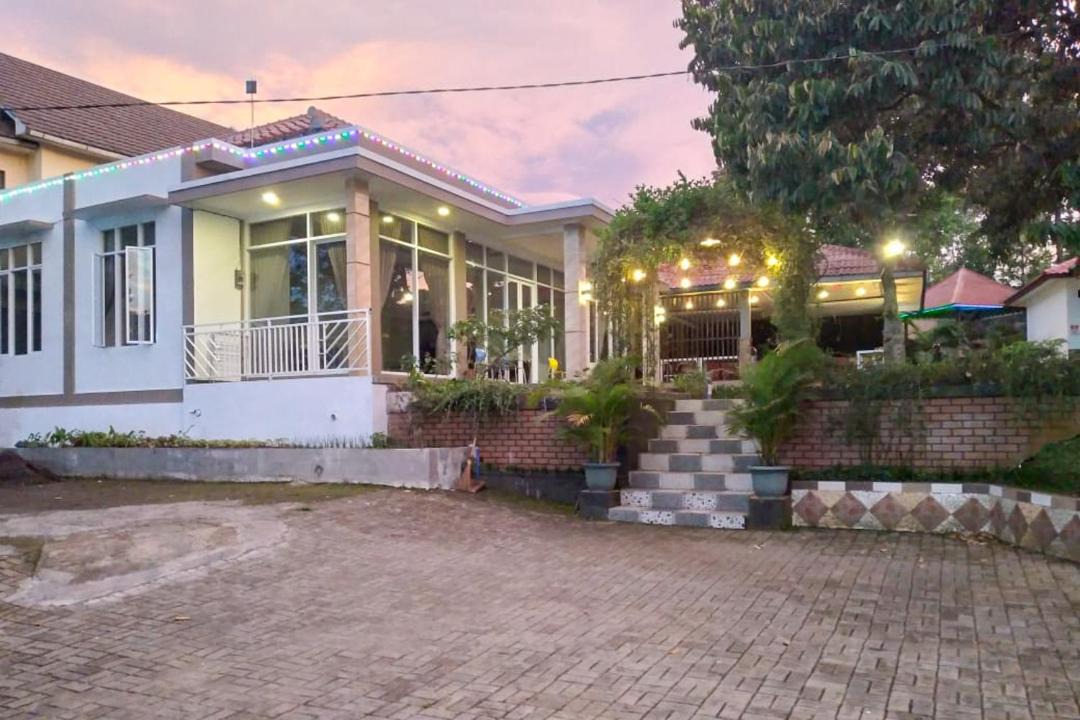 Photo of Buildings in Megamendung