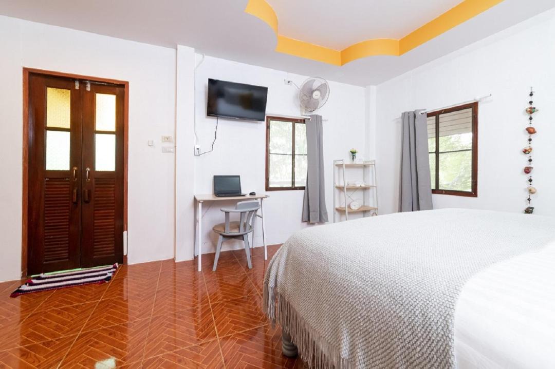 Photo of Bedroom in Haad Yao