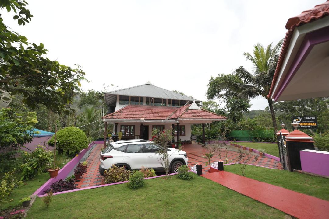 Photo of Buildings in Udumbanchola