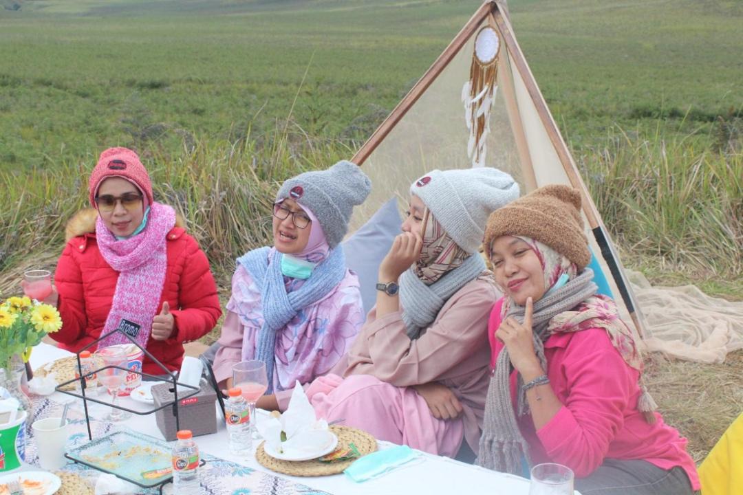 Photo of Human In Picture in Sukapura